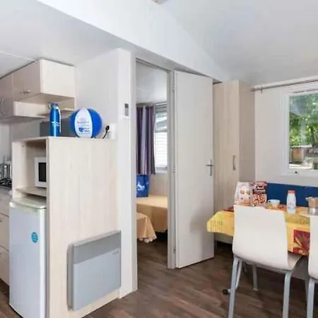 Mobile Homes With Pool In 55448 Cesenatico