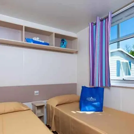 Mobile Homes With Pool In 55448 Cesenatico