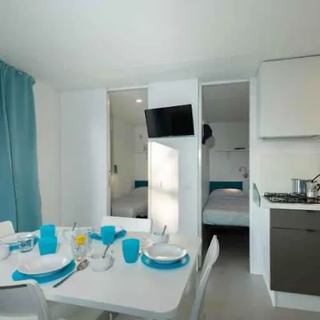 Mobile Homes With Pool In 55448 Cesenatico